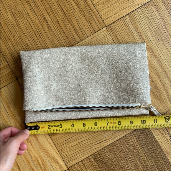 Stacy Kessler beige vegan leather fold over clutch with champagne sparkles NWOT - Picture 7 of 8